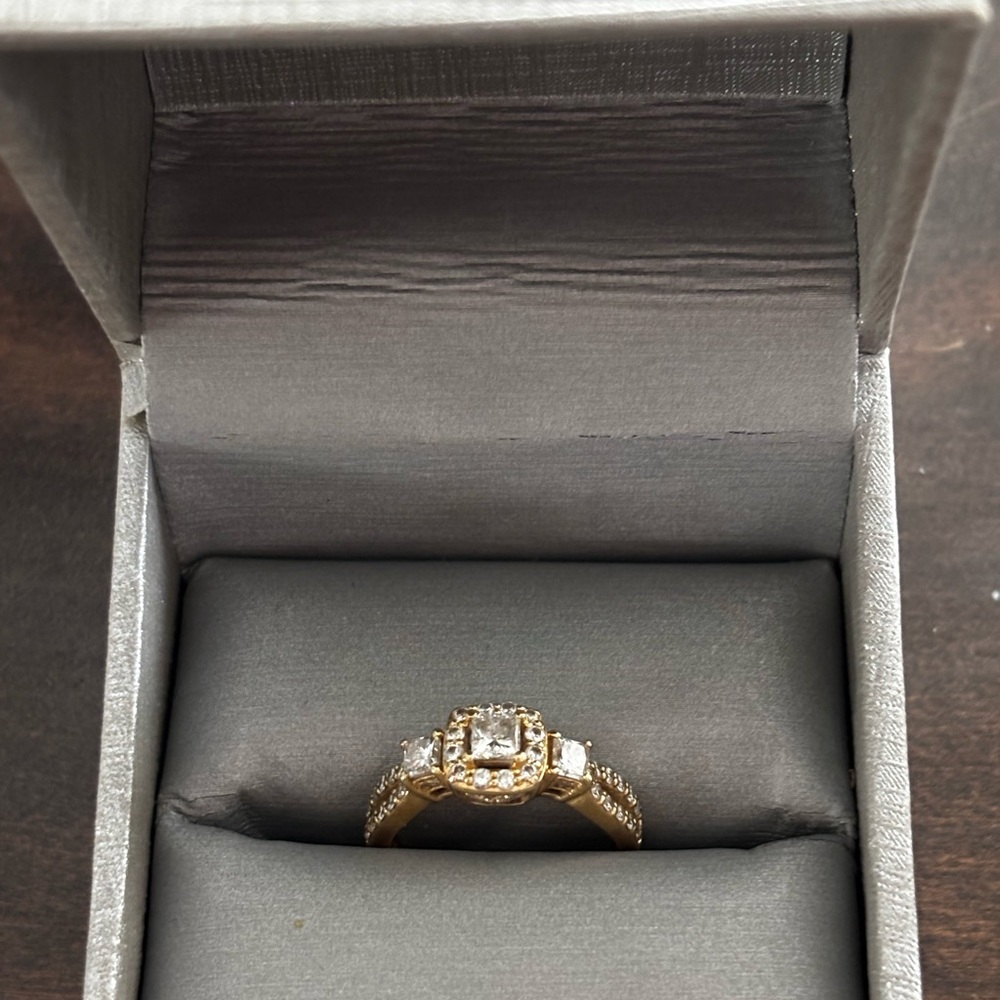 Elegant Gold and Silver Women's Ring